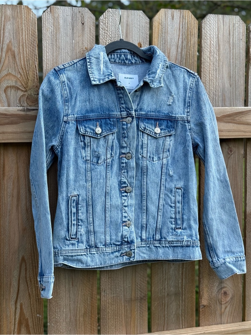 Old Navy Denim Trucker Jacket Women’s Small Distressed Jeans Streetwear Classic